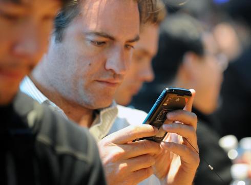 Cellphone-users-concerned-about-privacy-9U27EE3K-x-large